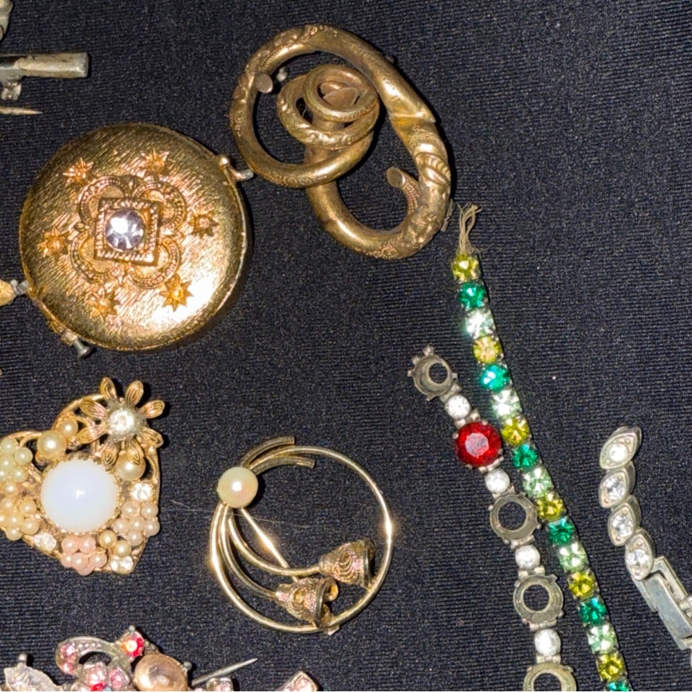 Vintage Gold and Silver Brooch Collection vintage needs repair - Picture 5 of 12